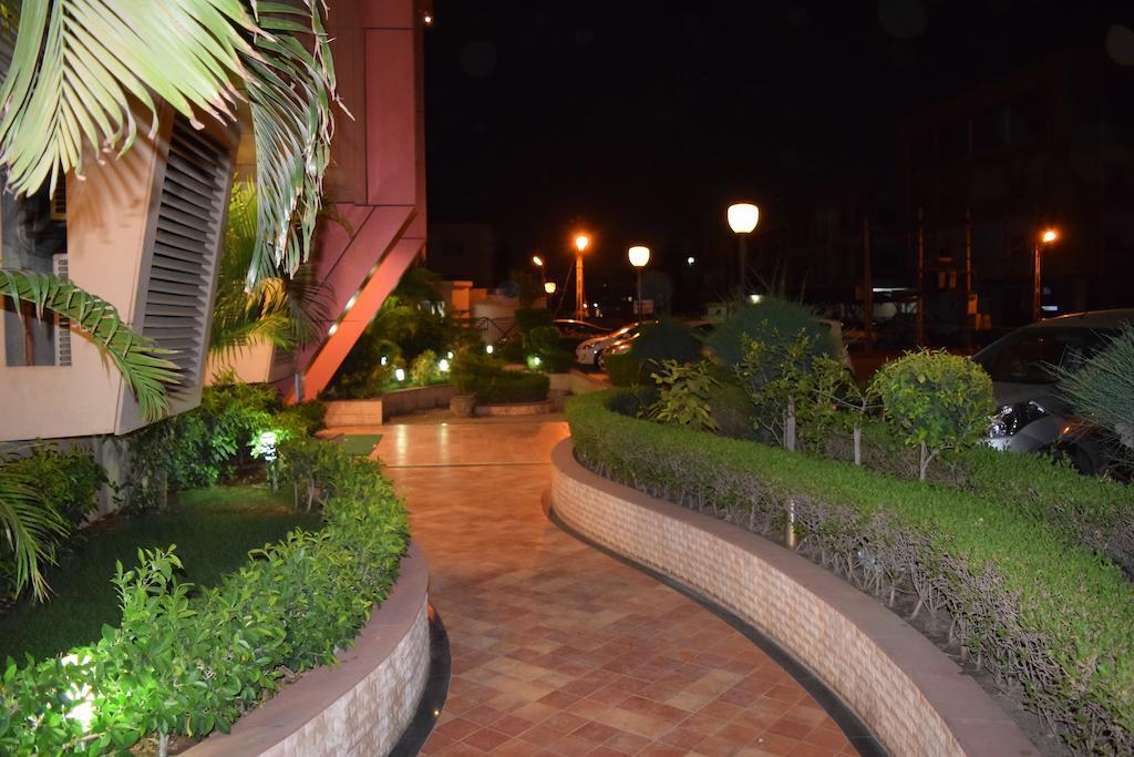ホテルJai Residency Gāndhīdhām エクステリア 写真