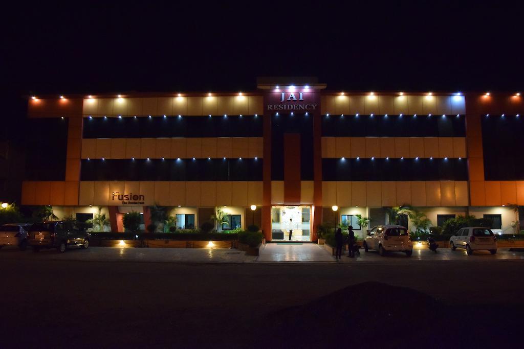 ホテルJai Residency Gāndhīdhām エクステリア 写真